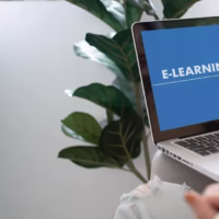 Manutentore impianti elettrici di auto